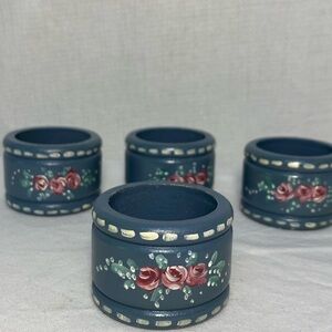 Vtg Painted Wooden Napkin Ring Set Of 4 Country Blue Floral Folksy Cottagecore